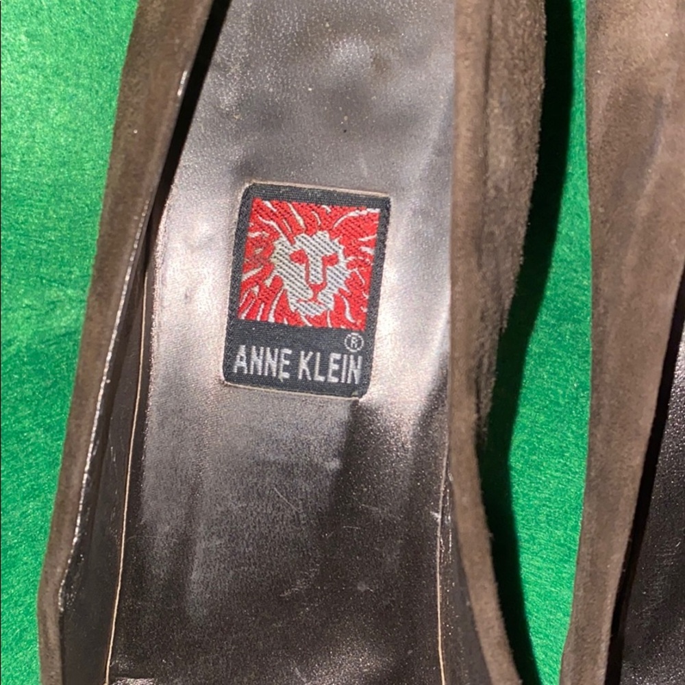 Shoes - Picture 3 of 9